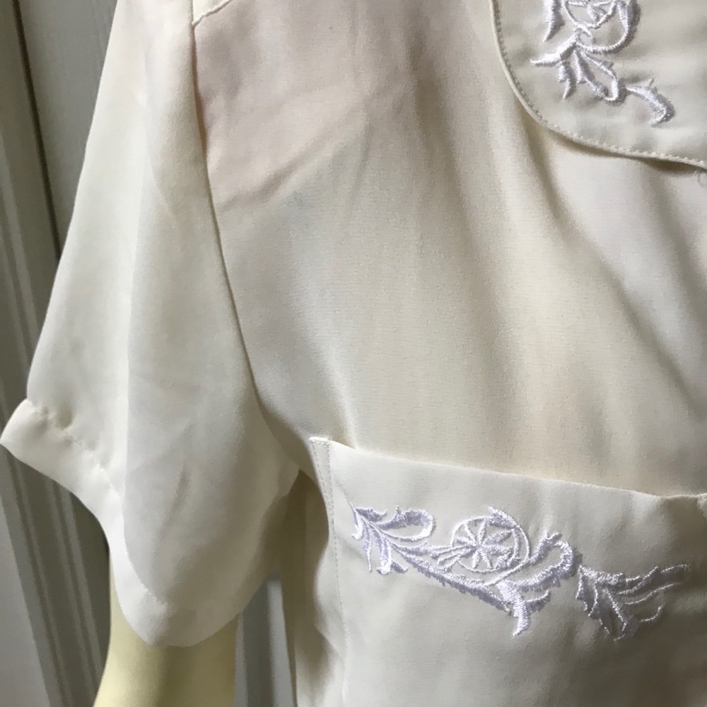 Blouse - Picture 2 of 3